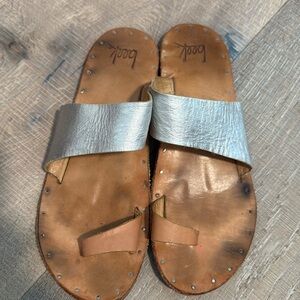 Beek Finch silver tan Leather Toe Ring Sandals Women’s Size 8